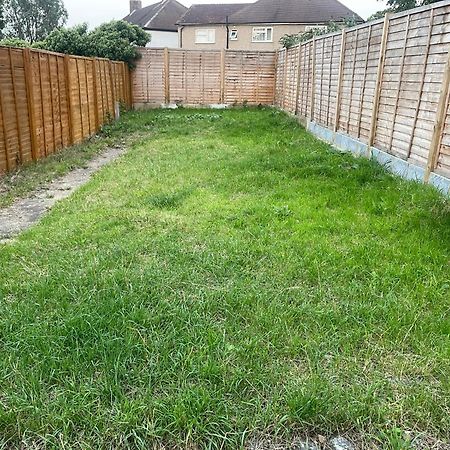 Cosy Private Flat In London, Free Parking On Premise Daire Carshalton Dış mekan fotoğraf