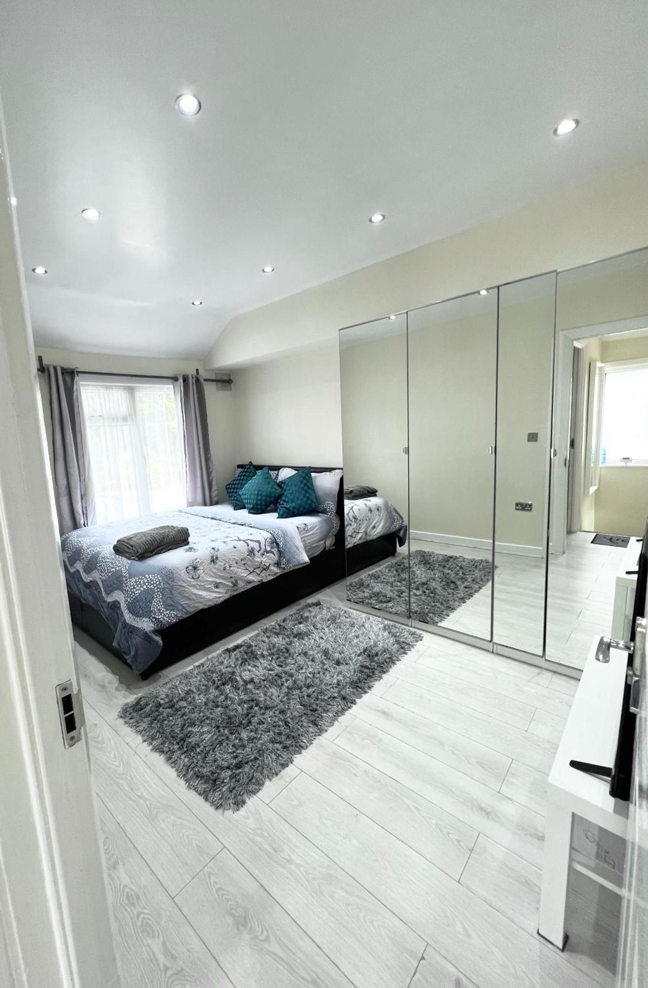 Cosy Private Flat In London, Free Parking On Premise Daire Carshalton Dış mekan fotoğraf